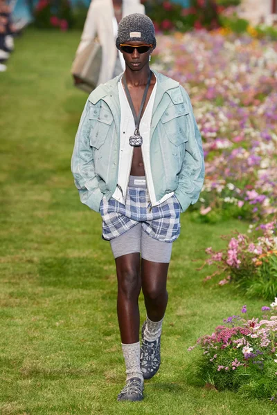 Look 10